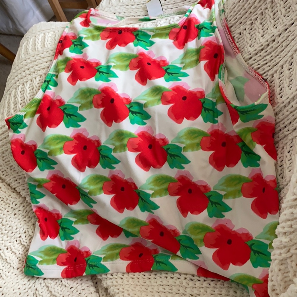 KORTNI JEANE FLORAL CIRCLE BACK TOP